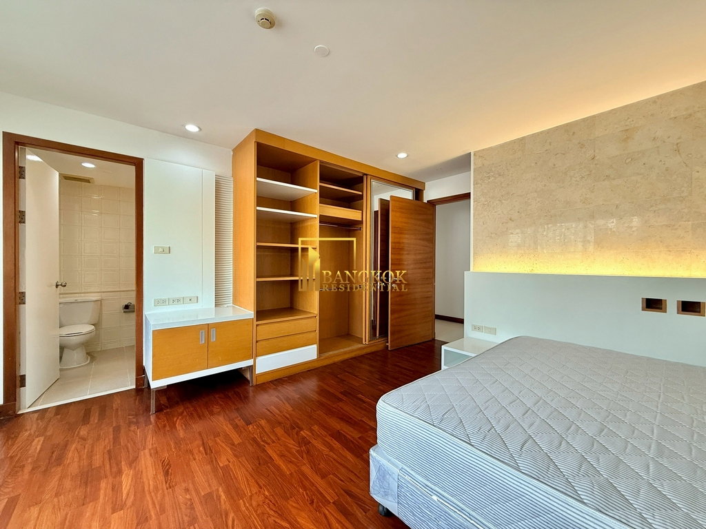 รูป Very Spacious 4 Bedroom Luxury Apartment in Phrom Phong - BR20691AP - รูปที่ 22/49