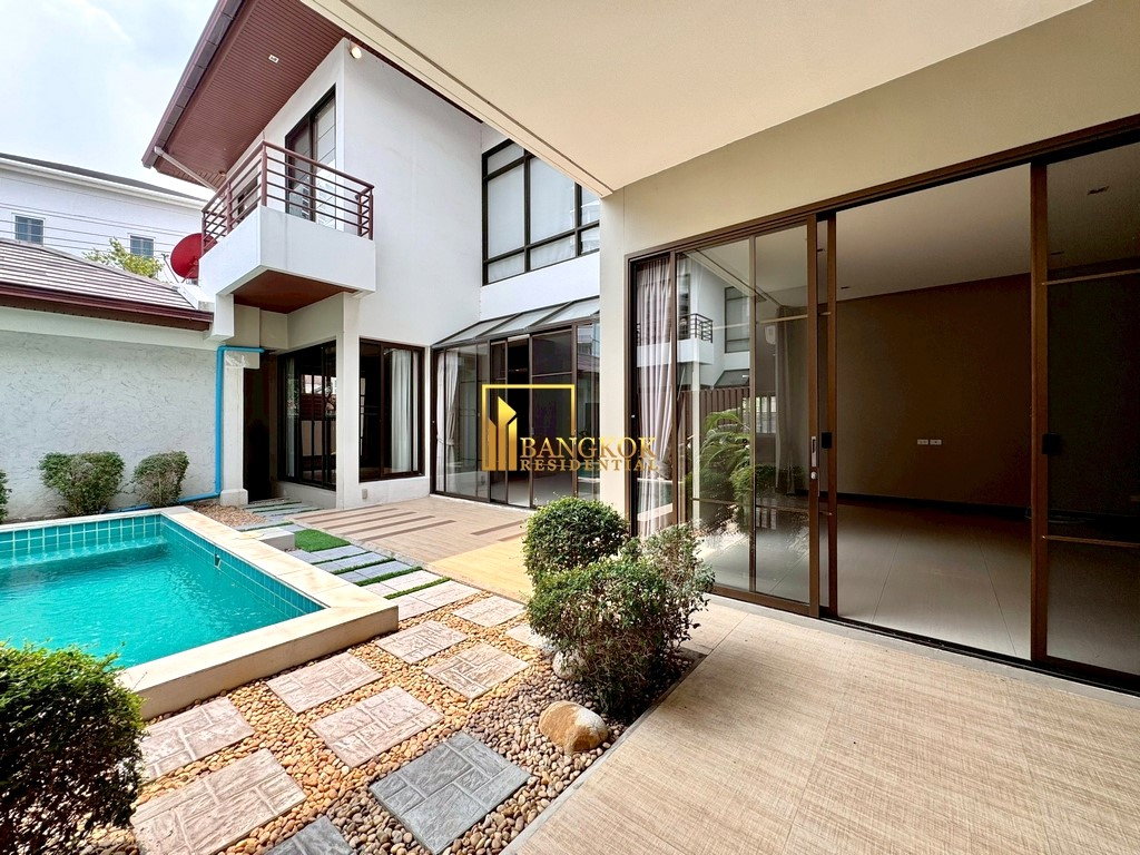 รูป Spacious 4 Bedroom Pool Villa for Rent in Sukhumvit 26 - BR28240SH - รูปที่ 1/57