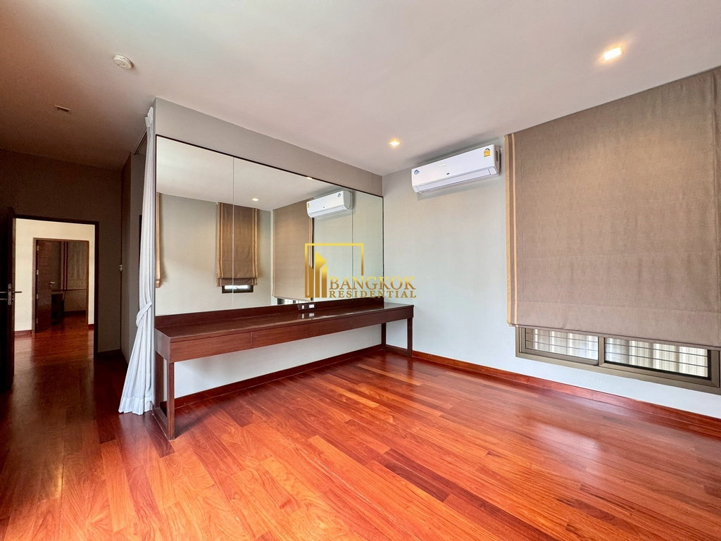 รูป Spacious 4 Bedroom Pool Villa for Rent in Sukhumvit 26 - BR28240SH - รูปที่ 46/57