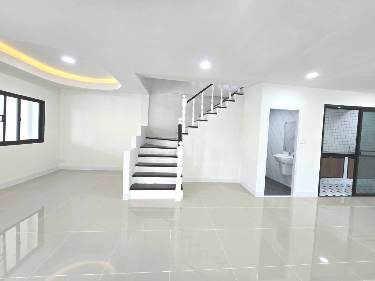 รูป ทาวน์เฮ้าส์ 3ชั้น ตกแต่งใหม่ ทำเลดี หมู่บ้านเมืองทรัพย์ธานี ซ.20 หลังมุมนอก ใกล้รถไฟฟ้า ซอยเลียบคลองสอง 25 คลองสามวา - รูปที่ 23/36