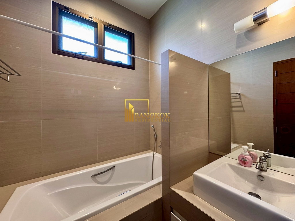รูป Spacious 4 Bedroom Pool Villa for Rent in Sukhumvit 26 - BR28240SH - รูปที่ 39/57