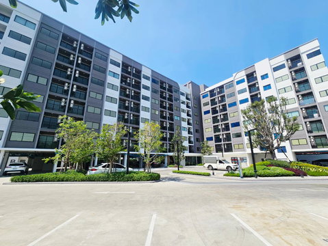 Condo for Rent: Chewathai Hallmark Ekkamai–Ramintra