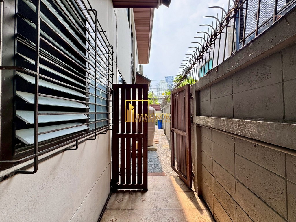 รูป Spacious 4 Bedroom Pool Villa for Rent in Sukhumvit 26 - BR28240SH - รูปที่ 57/57