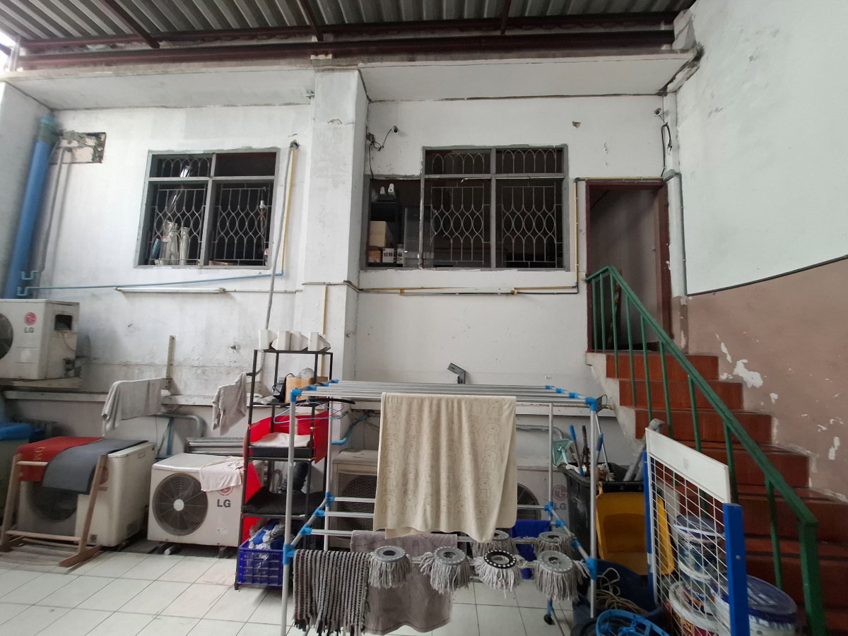 picture Four-story commercial building, Happyland. - 55/57