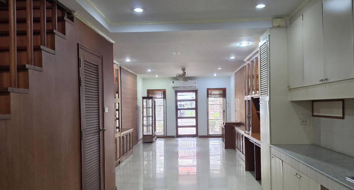 รูป ขายทาวน์เฮาส์ 2 ชั้น ม.อมรพันธ์ 9 ซ.เสนานิคม 1 ลาดพร้าว ทำเลดี เดินทางสะดวก ใกล้BTS เสนานิคม - รูปที่ 3/12