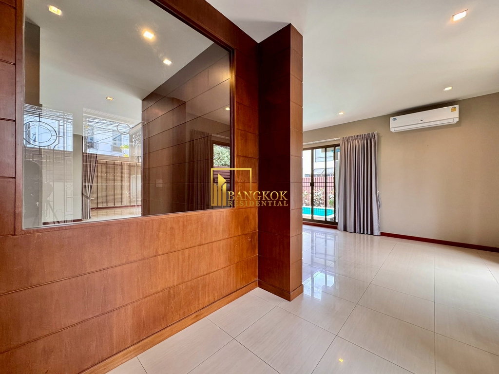 รูป Spacious 4 Bedroom Pool Villa for Rent in Sukhumvit 26 - BR28240SH - รูปที่ 12/57