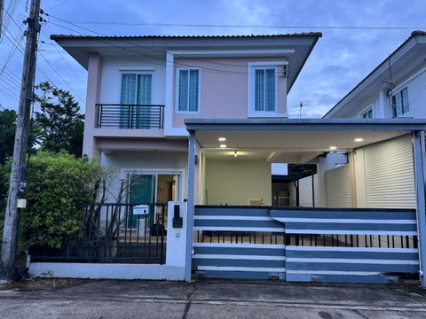 บ้านเดี่ยว ใกล้ ม.ราชภัฏอุบล 3 ห้องนอน จอดรถ 2 คัน บ้านสวย พร้อมอยู่ ทำเลดี โครงการ รื่นพฤกษา 3 ซอย 8 