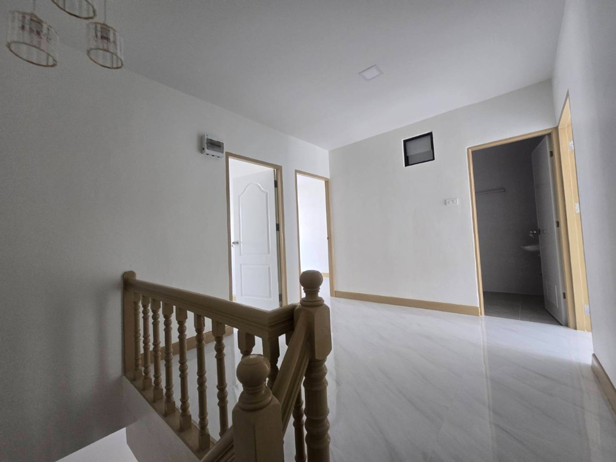 รูป ทาวน์เฮ้าส์ 2 ชั้น กว้างมาก ตกแต่งใหม่ทั้งหลัง ทำเลดี ถนนหทัยราษฎร์-ไทยรามัญ หมู่บ้านเคซีรามอินทรา8 ซ.2 เฟอร์นิเจอร์ใหม่ สวยหรูมาก ราคาถูก - รูปที่ 16/25