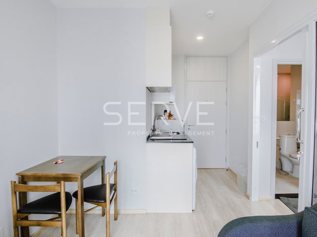 รูป 🔥14K- 1นอน ราคาดี มีห้องเดียว! ชั้นสูงสุดๆ 30+ วิวโล่ง ตกแต่งสวย เฟอร์แน่น พร้อมอยู่ คอนโดทำเลดี ติด MRT ศูนย์วัฒนธรรม @  Noble Revolve Ratchada - รูปที่ 5/9