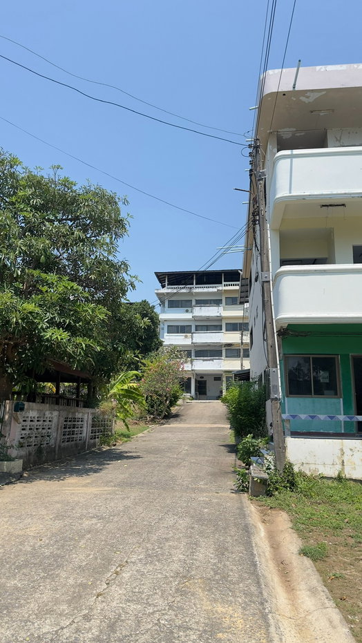 รูป ขาย ตึก 4 ชั้น วิวด้านหน้ามองเห็นทะเล ด้านหลังติดอุทยานเขาแหลมหญ้า ทำโฮเทล / Airbnb / Boutique Hotel - รูปที่ 3/4