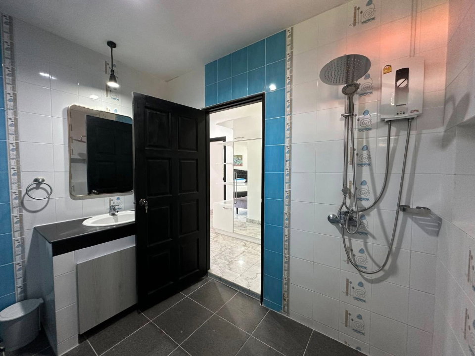 รูป วิลล่าพร้อมสระว่ายน้ำในฝันของคุณที่พัทยา: วิลล่าหรู 5 ห้องนอน 5 ห้องน้ำ พร้อมสระว่ายน้ำส่วนตัว ในโครงการ ซ.ทุ่งกลมตาลหมัน ใกล้โรงเรียนนานาชาติธารา - รูปที่ 29/29