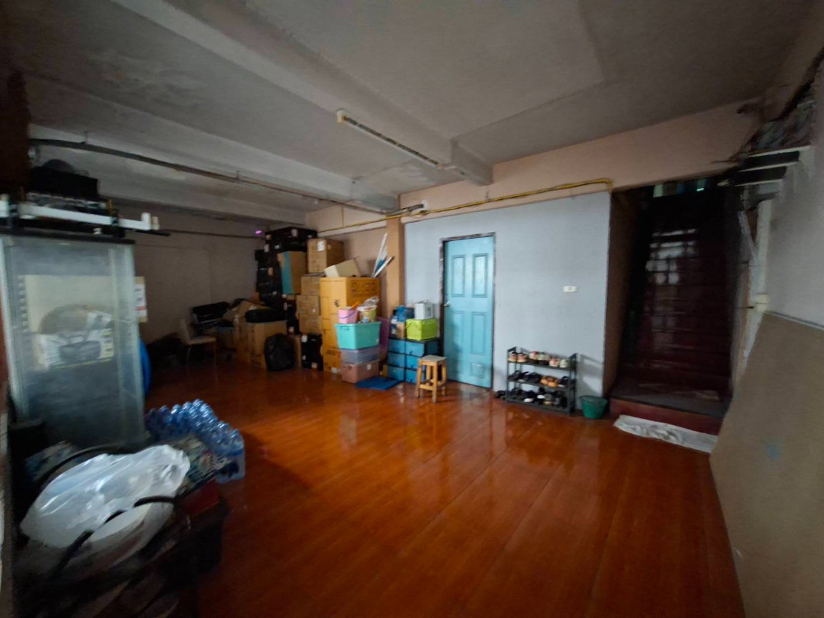 picture Four-story commercial building, Happyland. - 13/57