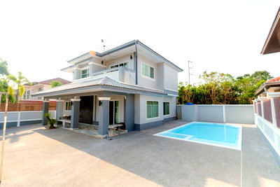 Houses for sale Lieb Tang Rodfai : Pool Villa for Sale in East Pattaya Near Sukhumvit and Jomtien