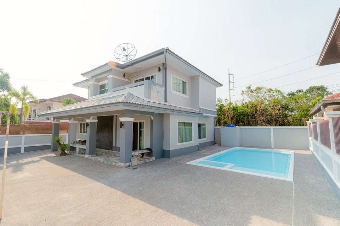 picture Pool Villa for Sale in East Pattaya Near Sukhumvit and Jomtien - 1/21