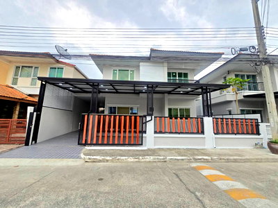 บ้านแฝด ปทุมธานี : บ้านแฝดสไตล์บ้านเดี่ยว หลังใหญ่ ต่อเติมเต็ม รีโนเวทใหม่ สวย พร้อมอยู่ ทำเลดีต้นโครงการ หมู่บ้านพนาสนธิ์วิลล่า ลำลูกกาคลอง4 ไสวประชาราษฎร์