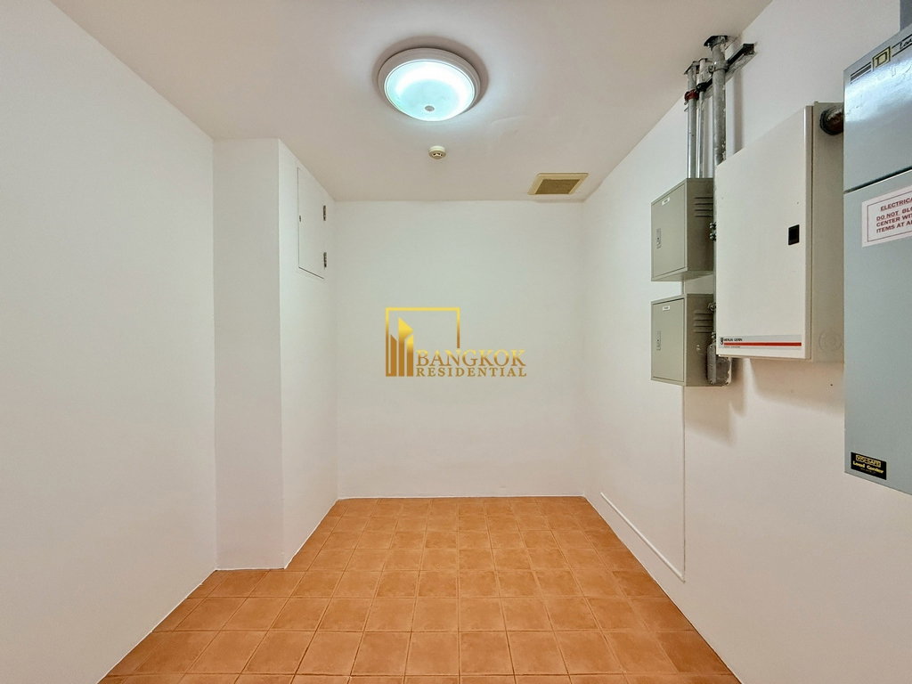 รูป Very Spacious 4 Bedroom Luxury Apartment in Phrom Phong - BR20691AP - รูปที่ 37/49