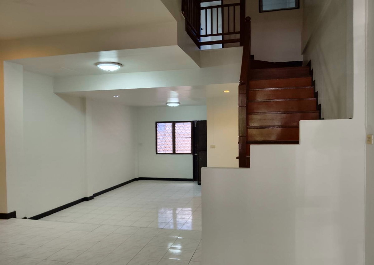 รูป #บ้านนี้อยู่แล้วรวย #ปรับปรุงใหม่ไฉไลกว่าเดิม ..เหมือนได้อยู่บ้านใหม่🏠ให้เช่า ทาวเฮ้าส์ 2 ชั้น หมู่บ้านรื่นฤดี ซ.รามคำแหง180 **งดนายหน้าค่ะ - รูปที่ 5/19