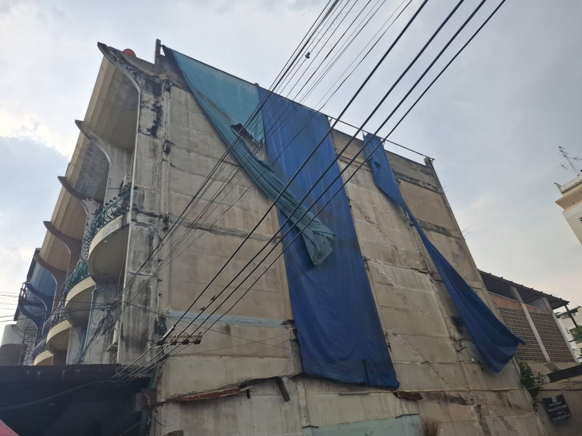 picture Four-story commercial building, Happyland. - 46/57