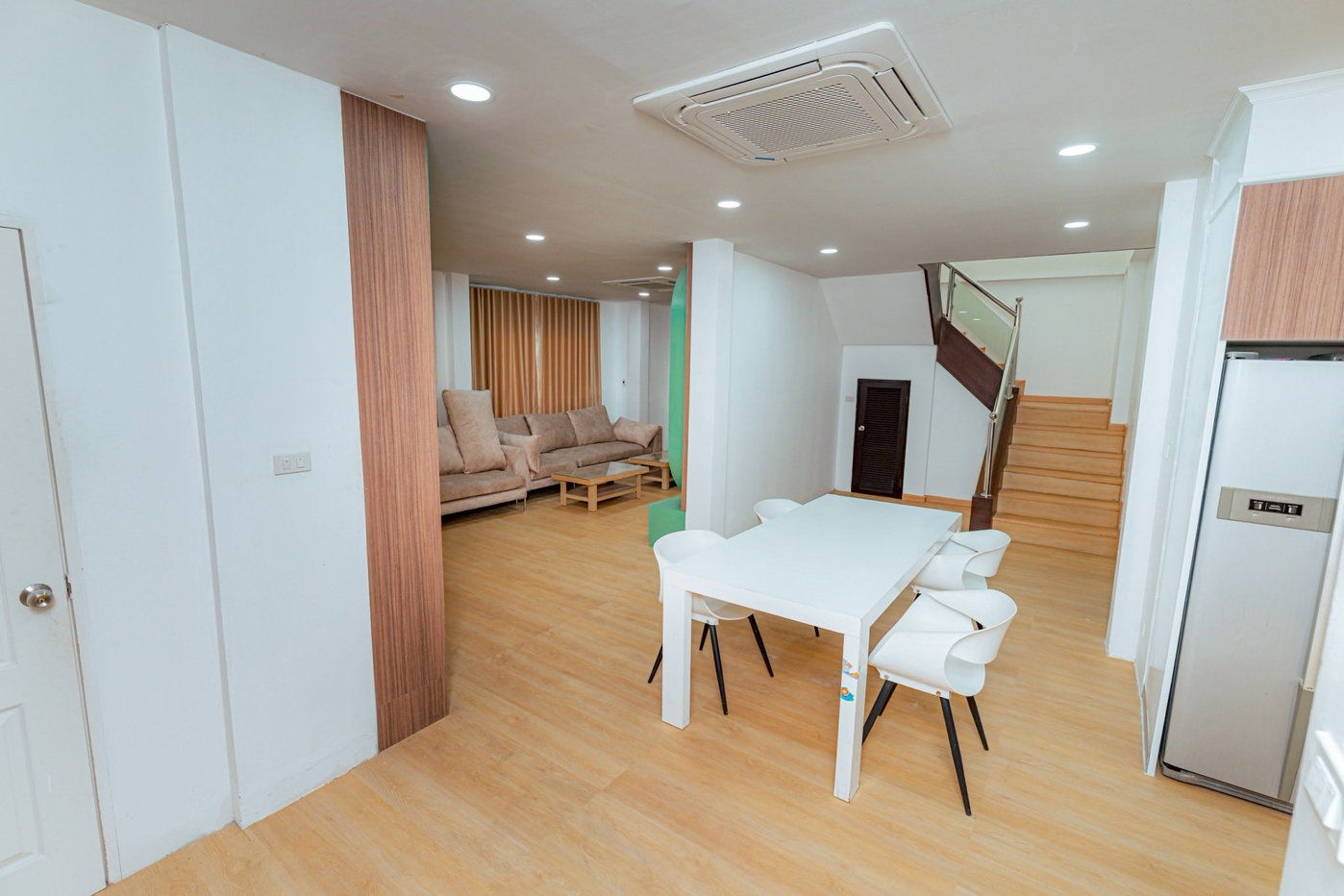 picture Pool Villa for Sale in East Pattaya Near Sukhumvit and Jomtien - 4/21