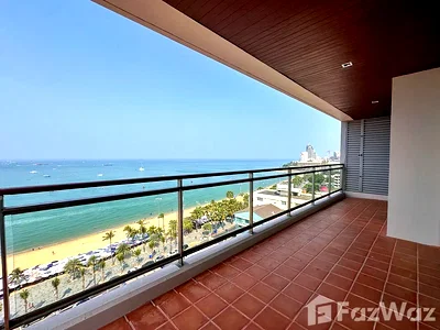 Condos for sale : Rare. Newly Renovated. Front Corner in Northshore, Central 6108981