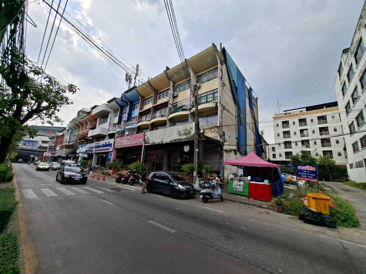 picture Four-story commercial building, Happyland. - 26/57