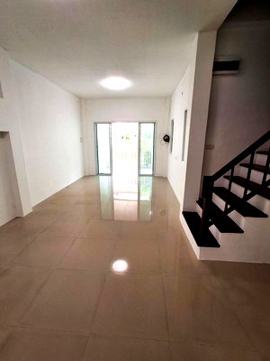 ทาวน์โฮม เพชรเกษม 69 : พร้อมอยู่ ขายทาวน์เฮ้าส์ 2 ชั้น 22.5 ตรว. หมู่บ้านมณฑล 8 เลียบคลองทวีวัฒนา เพชรเกษม