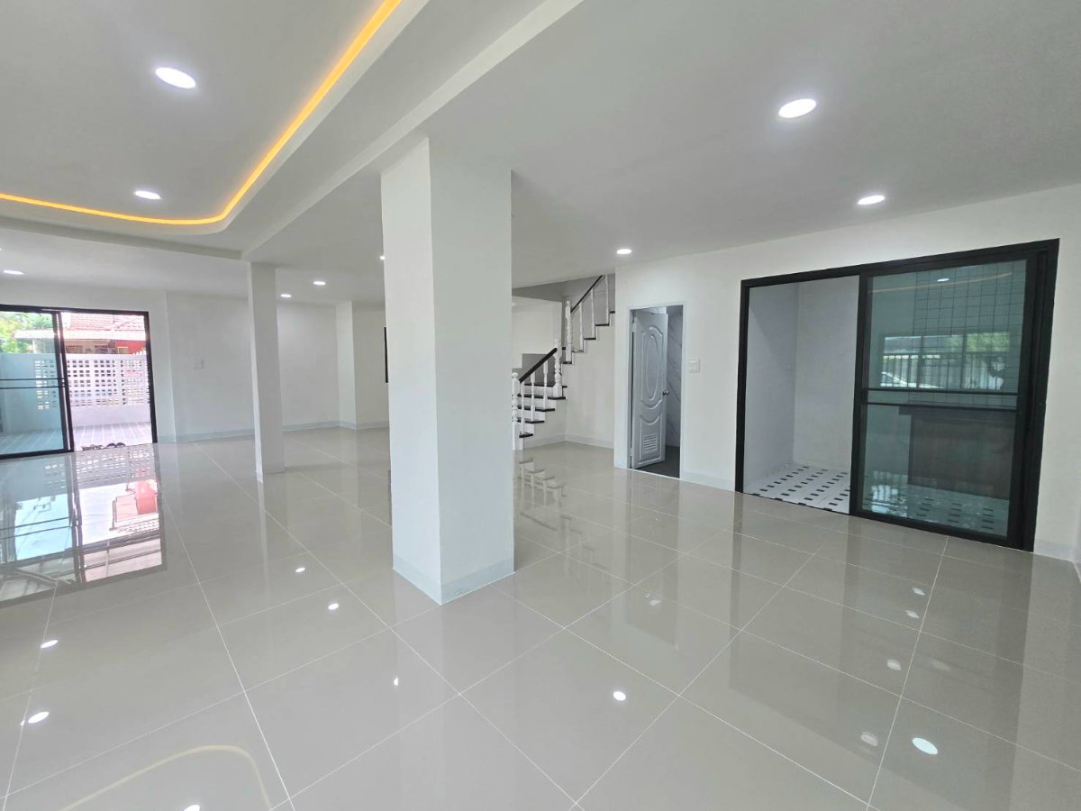 รูป ทาวน์เฮ้าส์ 3ชั้น ตกแต่งใหม่ ทำเลดี หมู่บ้านเมืองทรัพย์ธานี ซ.20 หลังมุมนอก ใกล้รถไฟฟ้า ซอยเลียบคลองสอง 25 คลองสามวา - รูปที่ 13/36