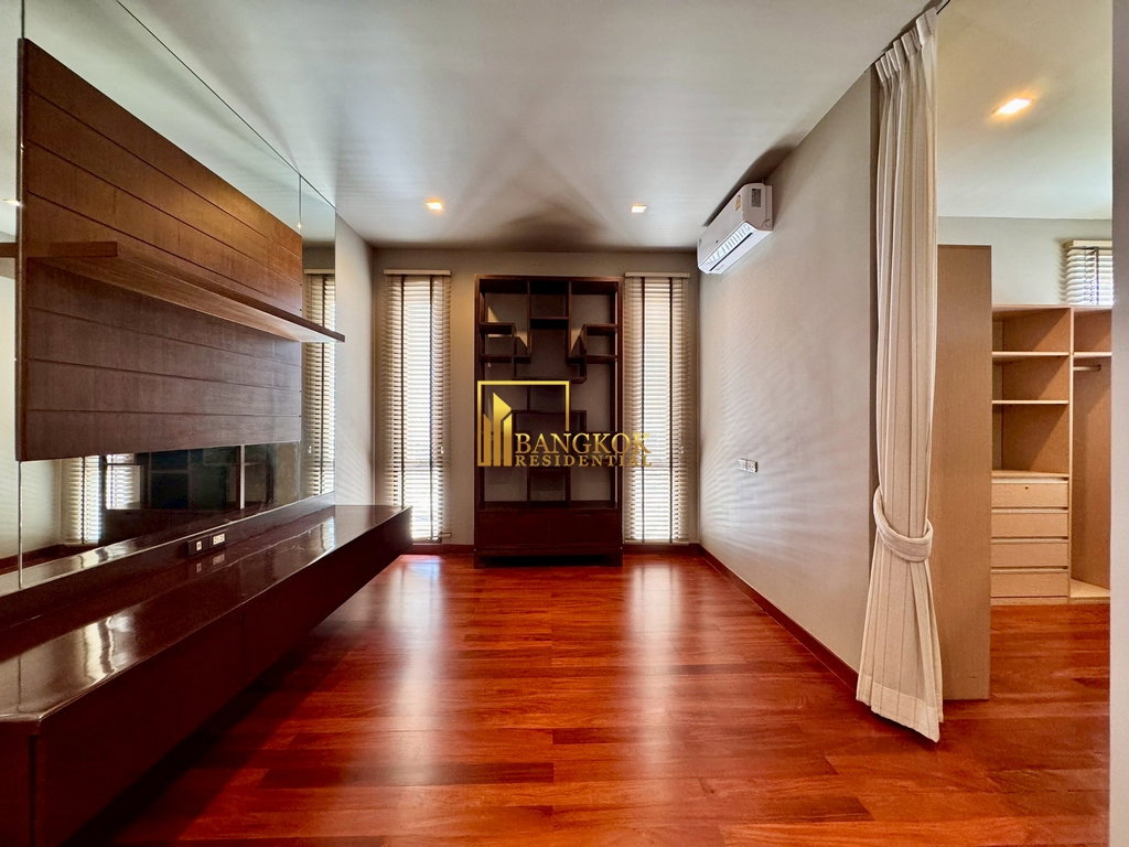 รูป Spacious 4 Bedroom Pool Villa for Rent in Sukhumvit 26 - BR28240SH - รูปที่ 35/57