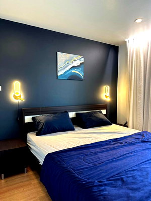 Condos for rent 700 Year Sports Arena Chiang Mai : 🔥 Condo for Rent at Rawee Waree Condo - Live in the heart of Nimmanhaemin. Great location with everything within walking distance