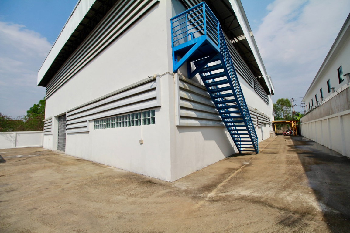 รูป ขายโกดังใหม่พร้อมสำนักงาน 3 ชั้น เนื้อที่ 2 ไร่ ศรีราชา ชลบุรี ใกล้นิคมปิ่นทอง 2 กม - รูปที่ 3/30