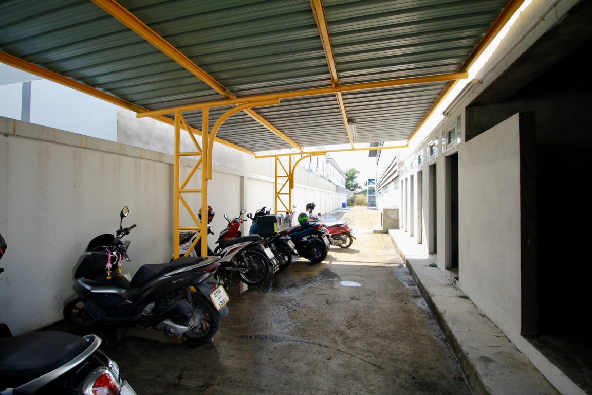 รูป ขายโกดังใหม่พร้อมสำนักงาน 3 ชั้น เนื้อที่ 2 ไร่ ศรีราชา ชลบุรี ใกล้นิคมปิ่นทอง 2 กม - รูปที่ 8/30