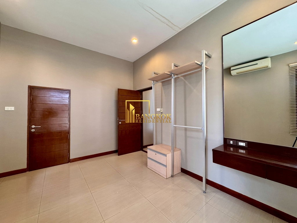 รูป Spacious 4 Bedroom Pool Villa for Rent in Sukhumvit 26 - BR28240SH - รูปที่ 26/57