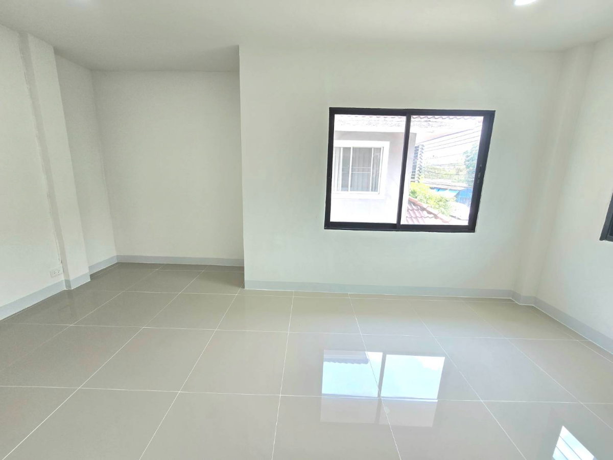 รูป ทาวน์เฮ้าส์ 3ชั้น ตกแต่งใหม่ ทำเลดี หมู่บ้านเมืองทรัพย์ธานี ซ.20 หลังมุมนอก ใกล้รถไฟฟ้า ซอยเลียบคลองสอง 25 คลองสามวา  - รูปที่ 26/36