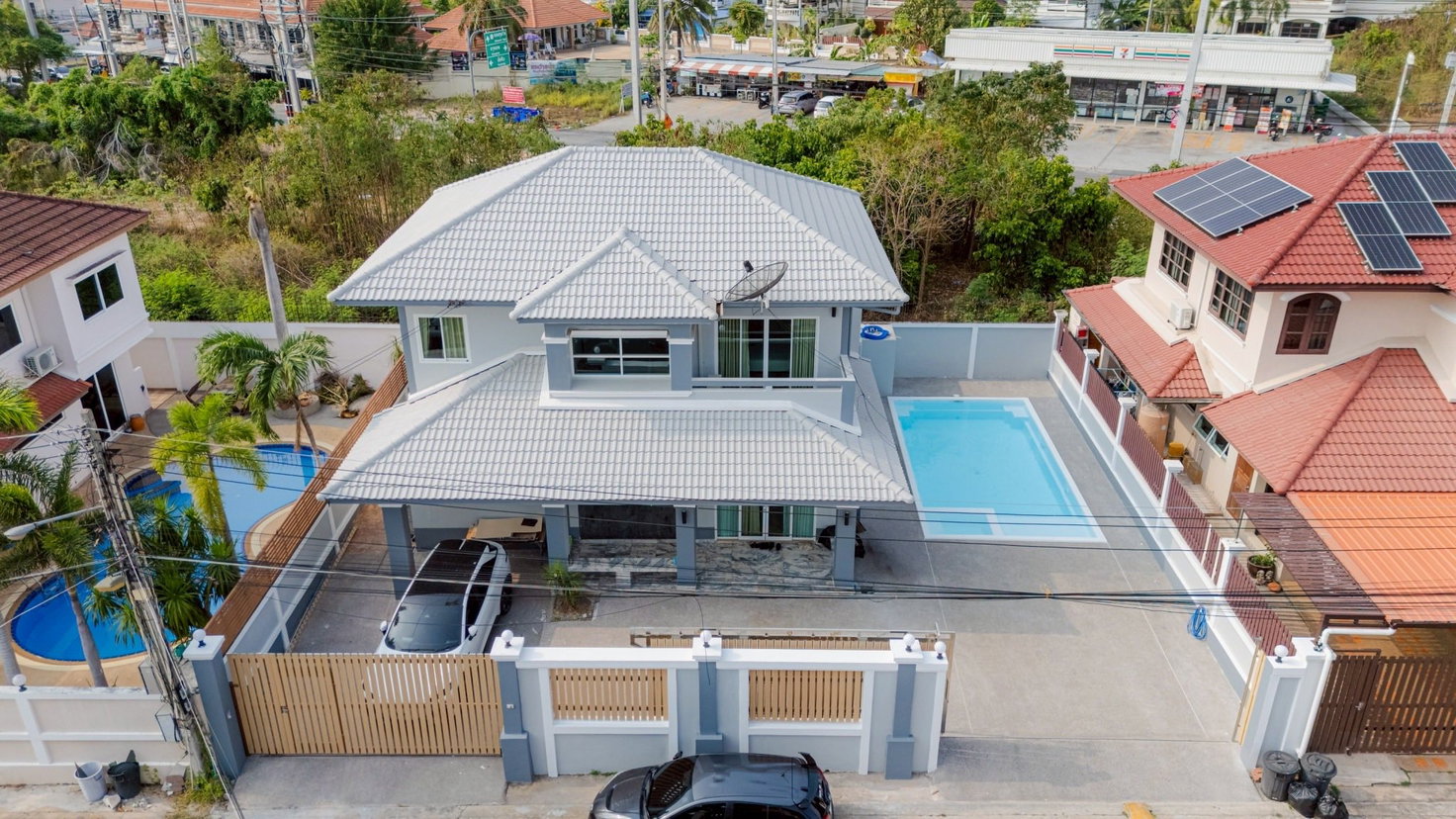 picture Pool Villa for Sale in East Pattaya Near Sukhumvit and Jomtien - 2/21