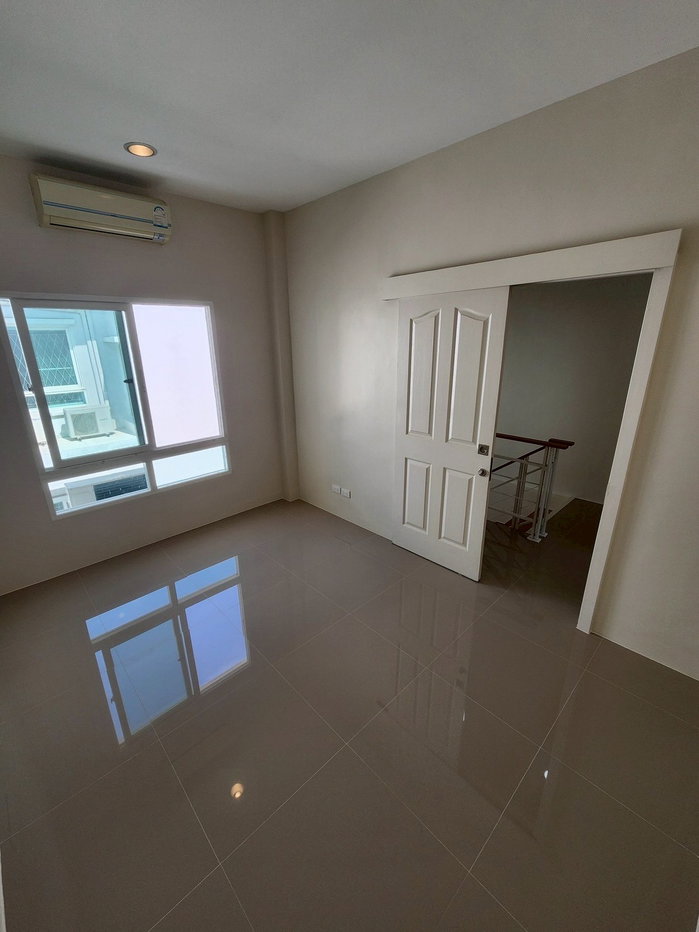 รูป 🏡 ปล่อยเช่า ทาวน์โฮม 3 ชั้น หมู่บ้านกลางเมือง S‑Sense พระราม9‑ลาดพร้าว 4 ห้องนอน 3 ห้องน้ำ บ้านตกแต่งใหม่ พร้อมเข้าอยู่ ทำเลเดินทางสะดวก ใกล้ MRT  - รูปที่ 16/20