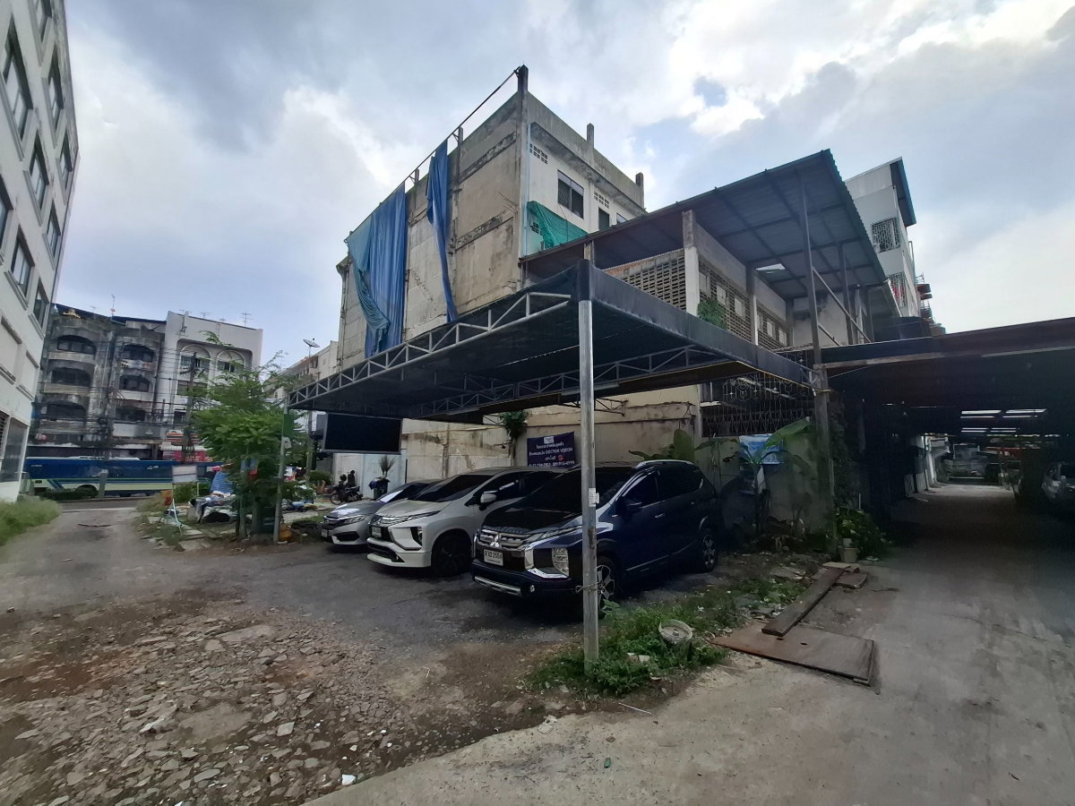 picture Four-story commercial building, Happyland. - 47/57