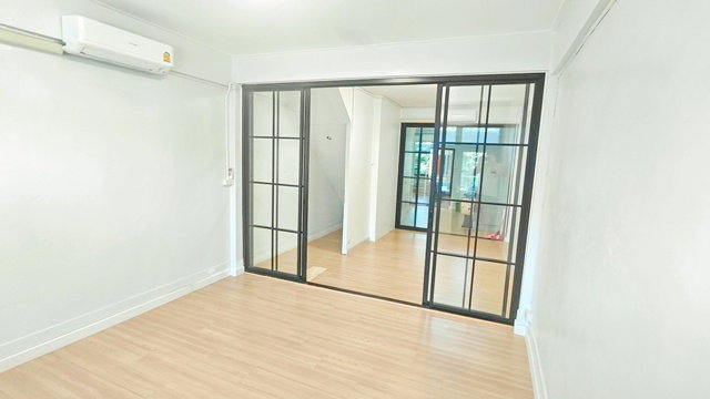 รูป ใกล้เซ็นทรัล พระราม 3 600 ม. สาธุประดิษฐ์ ใกล้ BTS ช่องนนทรี 2.5 กม. ทาวน์โฮม 3 ชั้น ให้เช่า 3 นอน 2 น้ำ CBD สาทร แอร์ครบทุกห้อง - รูปที่ 3/8