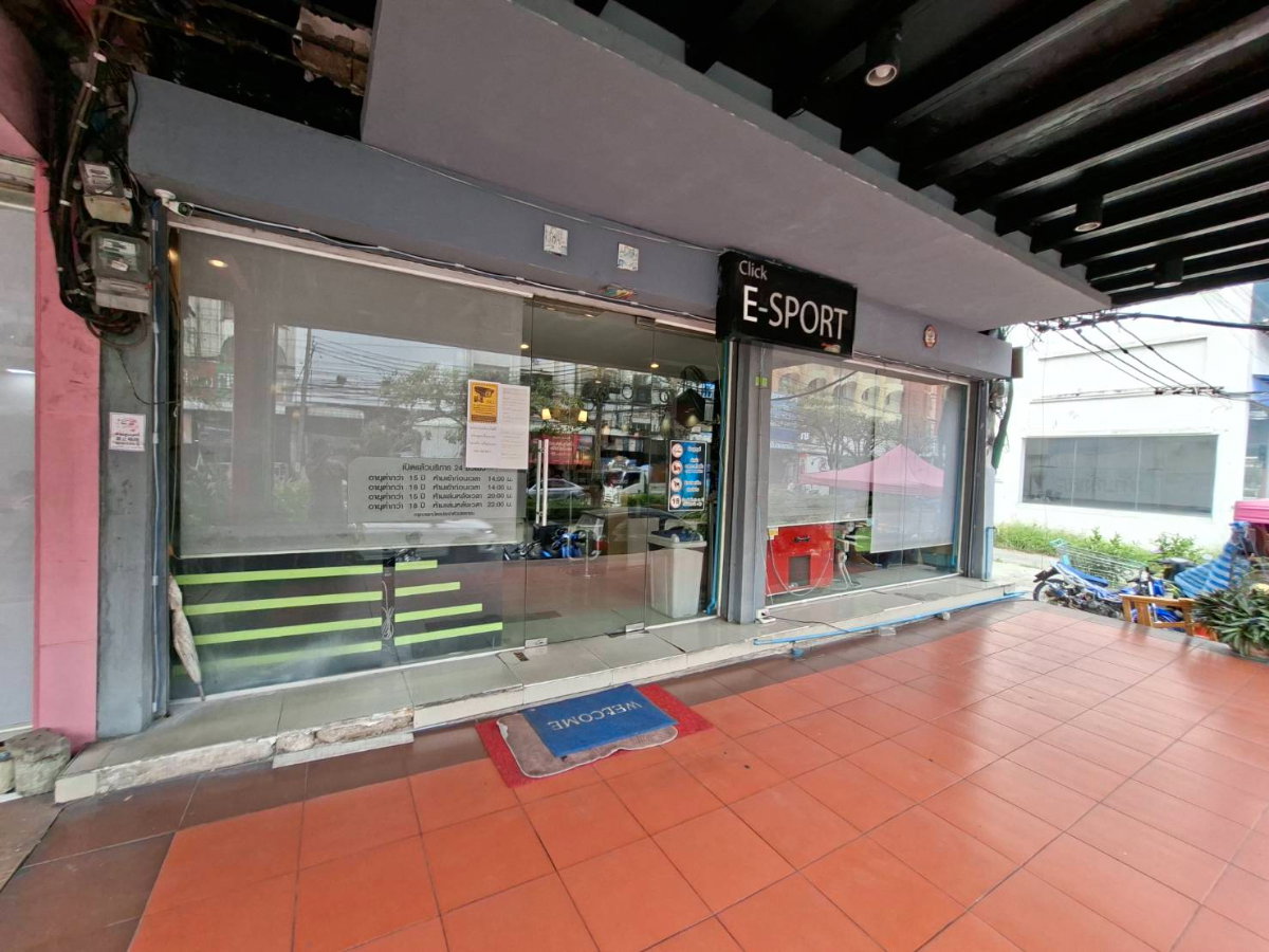 picture Four-story commercial building, Happyland. - 27/57