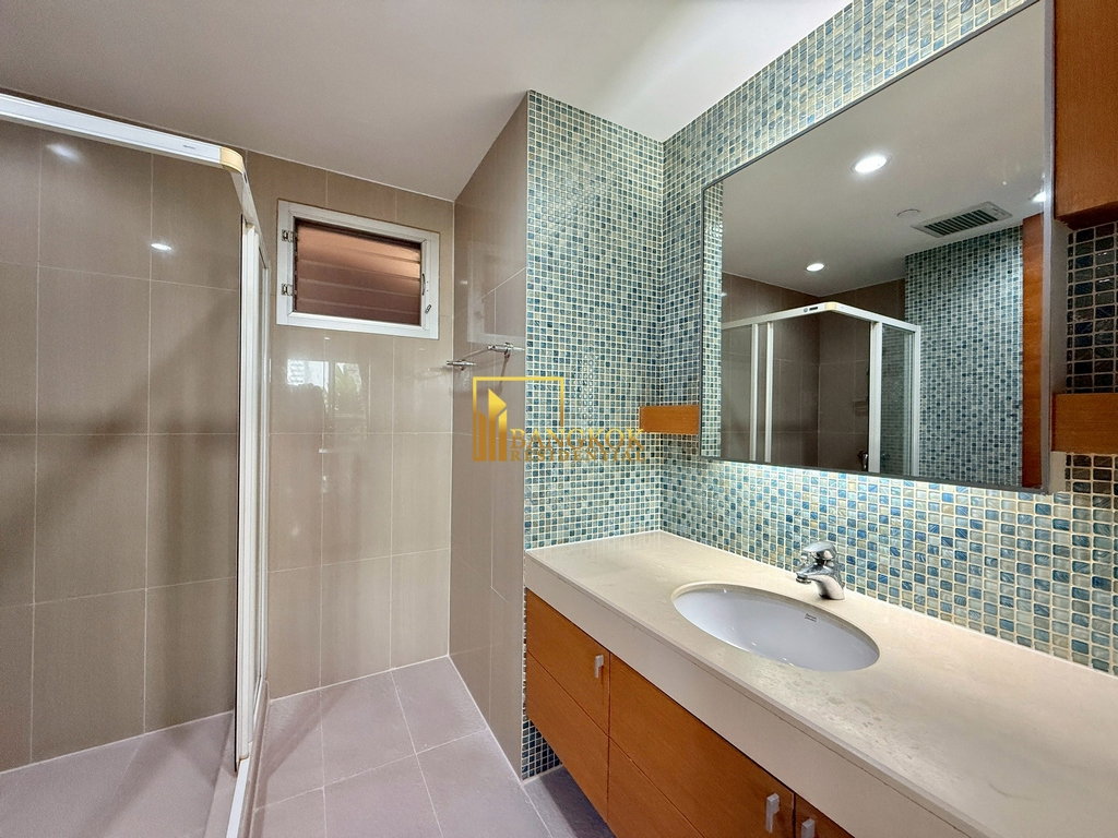 รูป Very Spacious 4 Bedroom Luxury Apartment in Phrom Phong - BR20691AP - รูปที่ 14/49