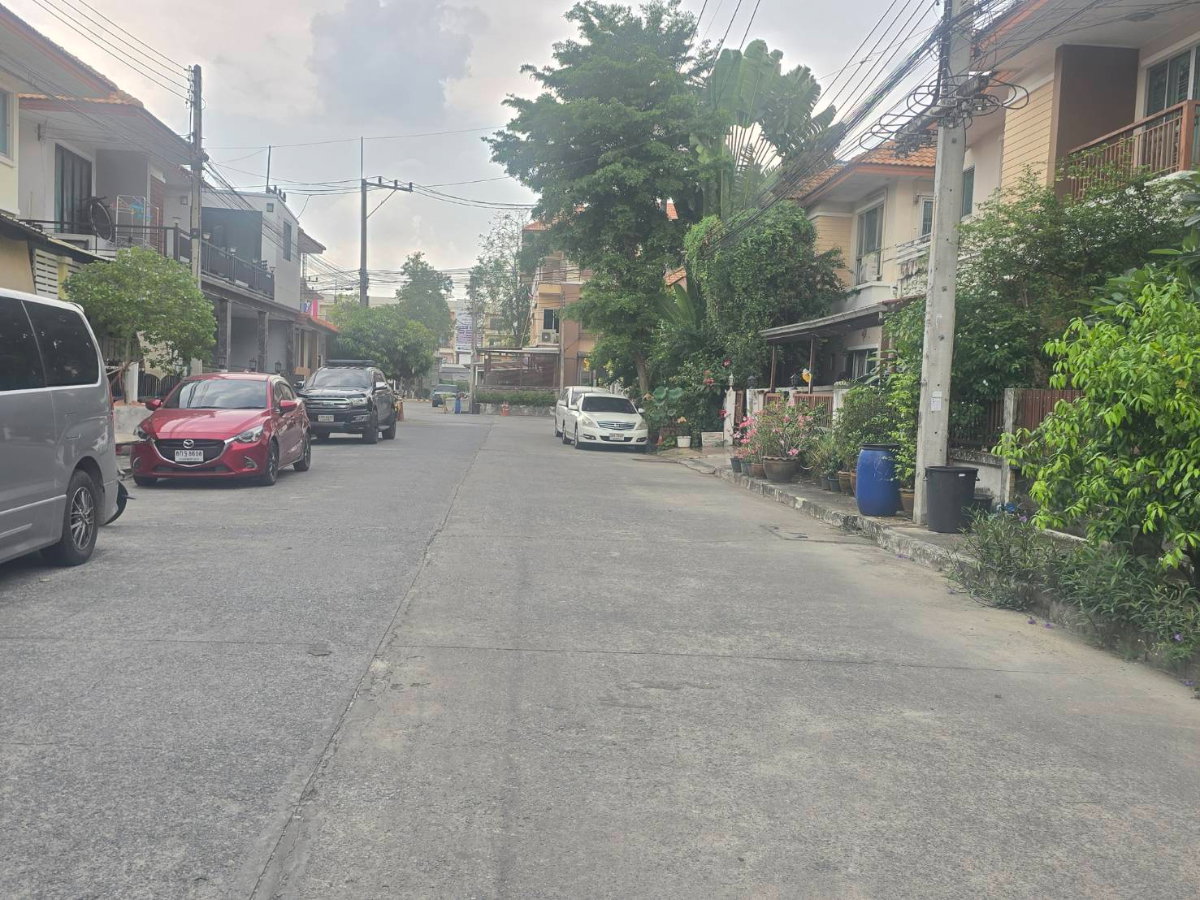 รูป บ้านแฝดสไตล์บ้านเดี่ยว หลังใหญ่ ต่อเติมเต็ม รีโนเวทใหม่ สวย พร้อมอยู่ ทำเลดีต้นโครงการ หมู่บ้านพนาสนธิ์วิลล่า ลำลูกกาคลอง4 ไสวประชาราษฎร์ - รูปที่ 31/35