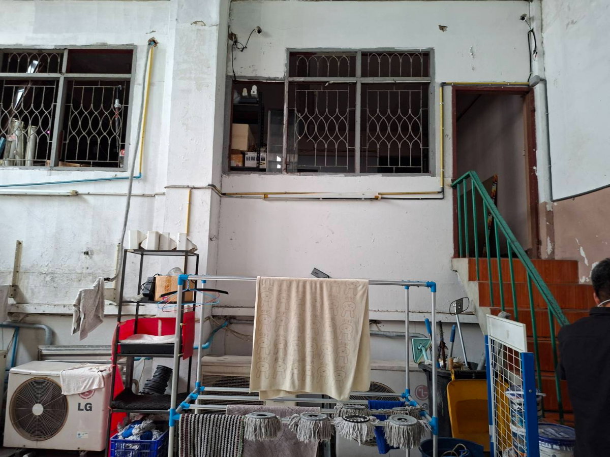 picture Four-story commercial building, Happyland. - 15/57