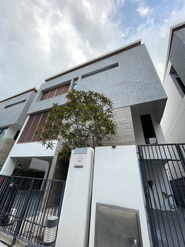 ขายบ้านเดี่ยว : 📣📣 ขาย Parc Priva พระราม 9 บ้านเดี่ยวหรู 3 ชั้น 4 ห้องนอน ใกล้ MRT ศูนย์วัฒนธรรม(พิมพ์ 0974164645 Line: JKJK4645 แทนการคลิกปุ่มสีฟ้า,เขียว) 