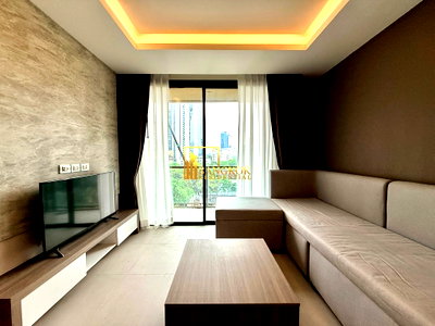 คอนโดให้เช่า : Urbitia Thonglor | Bright 2 Bedroom Condo in Sukhumvit 36 - BR61132CD