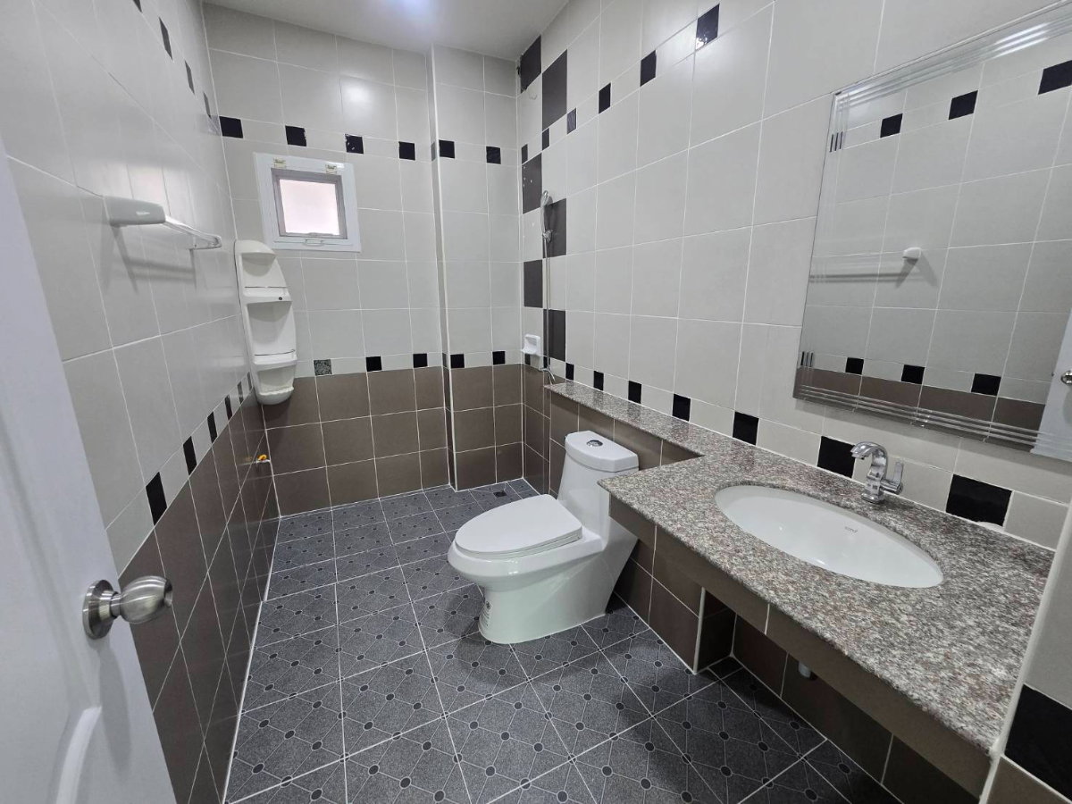 รูป บ้านแฝดสไตล์บ้านเดี่ยว หลังใหญ่ ต่อเติมเต็ม รีโนเวทใหม่ สวย พร้อมอยู่ ทำเลดีต้นโครงการ หมู่บ้านพนาสนธิ์วิลล่า ลำลูกกาคลอง4 ไสวประชาราษฎร์ - รูปที่ 22/35