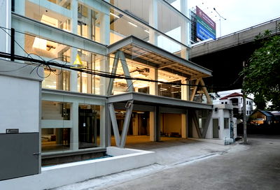 เช่าสำนักงาน ถนนพัฒนาการ : ให้เช่าตึก 6 ชั้นรวมดาดฟ้า พื้นที่ 1,500 ตรม.จอดรถ 20 คัน ย่านพระราม 9 