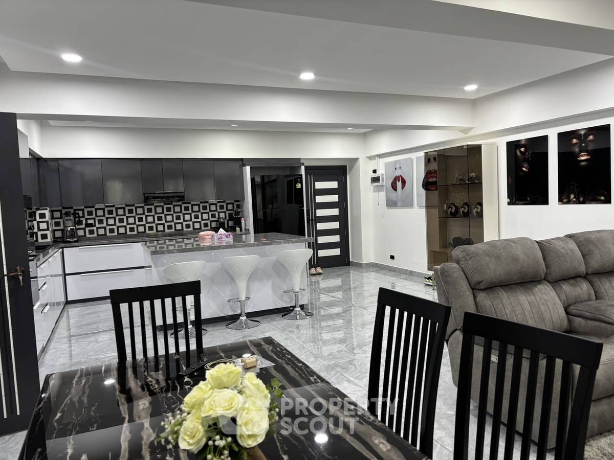 รูป คอนโด 2-ห้องนอน ที่ รวมโชค คอนโดวิว 2 ใกล้ ถนนพระตำหนัก พัทยา (ID 2393509) - รูปที่ 3/7