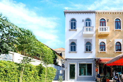 อาคารพาณิชย์ ถนนเทพรักษ์ : Clearance Sale อาคารพาณิชย์ 3 ชั้น ม.เวนิสดิไอริส ขนาด 31.5 ตร.ว. 3นอน 3น้ำ ทำเลดีหลังมุม ตกแต่งใหม่ทั้งหลัง ต่อเติมเต็มพื้นที่ [วัชรพล – สุขาภิบาล5]