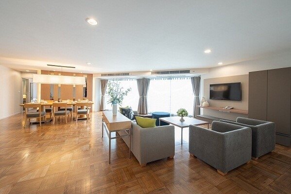 Condos for rent : LTH3741 – Bangkok Garden FOR RENT 3+1 beds 3 baths size 240 Sq.M. Nearby BTS Chong Nonsi station ONLY 120k/Month