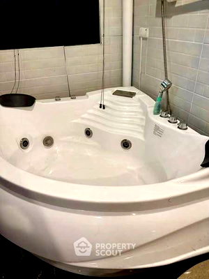 คอนโดให้เช่า : คอนโด 3-ห้องนอน ที่ พลีโน่ พระราม 9 ใกล้ ท่าอากาศยานสุวรรณภูมิ (ID 2367180)