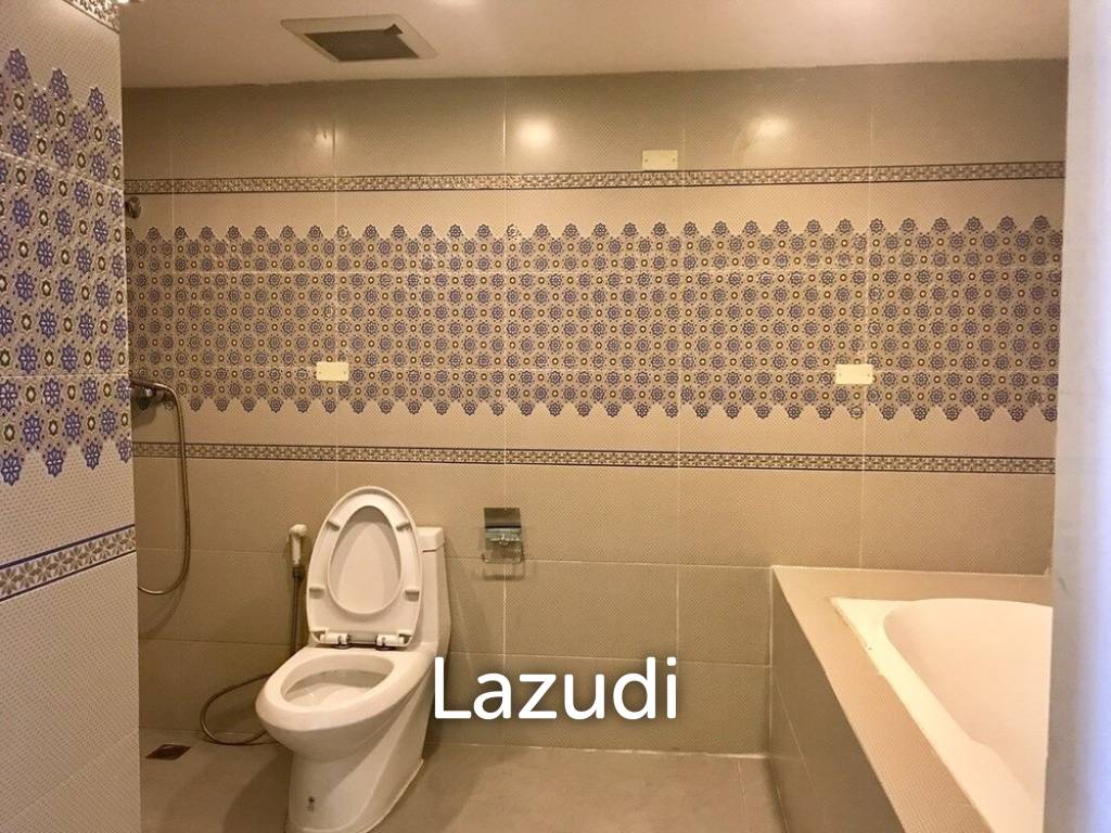 รูป 200.0 ตร.ม.  3 ห้องนอน  4 ห้องน้ำ คอนโดสำหรับ ขายใน คลองตันเหนือ - รูปที่ 9/10